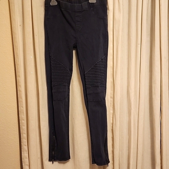 Girls moto-style black jeggings with zipper ankles, size large. - Picture 1 of 5